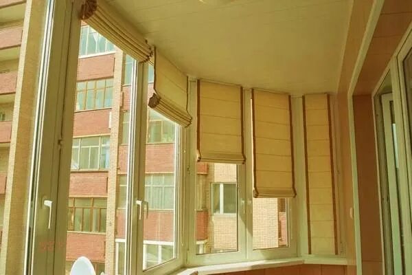 Карнизы на балконе фото Жалюзи на балкон или лоджию в Серпухове, Чехове, Протвино