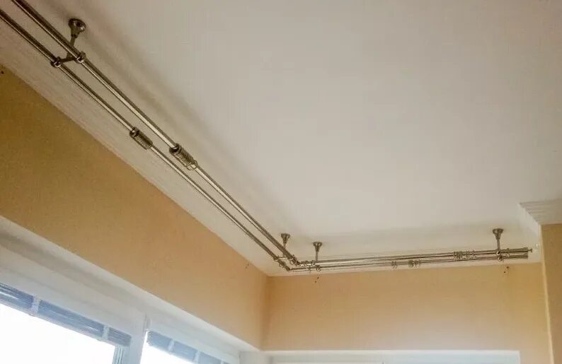Карнизы на балконе фото Потолочный двухрядный карниз