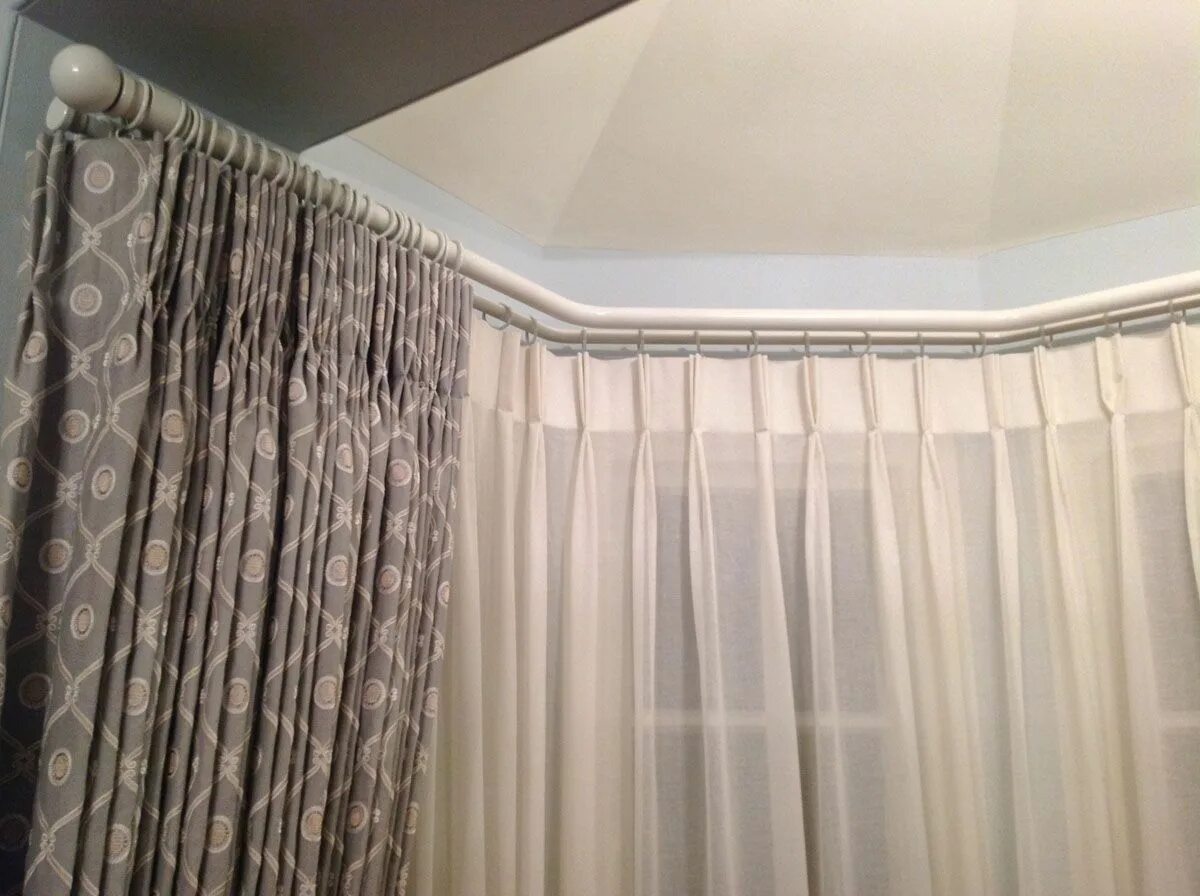 Карнизы со шторами в интерьере фото Antenor Bay Pole.JPG 1,200 × 896 pixels Curtains, Curtains with blinds, Bay wind