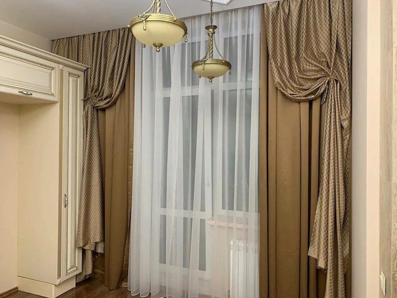 Карнизы со шторами в интерьере фото Карнизы для штор: виды, дизайн и 80+ избранных фото в интерьере