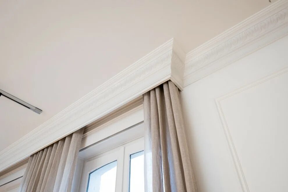 Карнизы в интерьере фото C 219 карниз Orac Decor/Орак Декор плинтус потолочный полиуретановый 176х130 ПРО