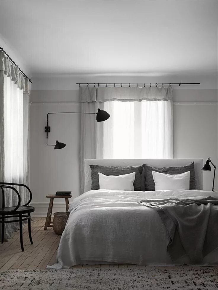 Карнизы в интерьере спальни фото Artilleriet home - #AMerryMishapBlog Sovrumsidéer, Sovrum grått, Monokrom inredn
