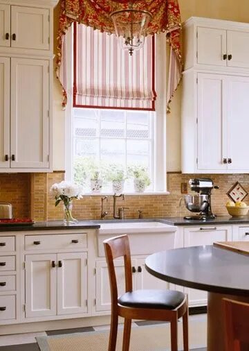 Карнизы в кухне интерьере фото window Dining room window treatments, Dining room windows, Kitchen window treatm