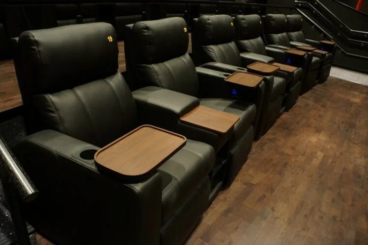 Каро 6 будапешт фото Кресло для VIP залов кинотеатров Verona Zero Wall - компания "FERCO SEATING"