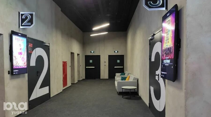 Каро 8 фото В центре Краснодара открыли кинотеатр с окнами, граффити, лежачими креслами и за