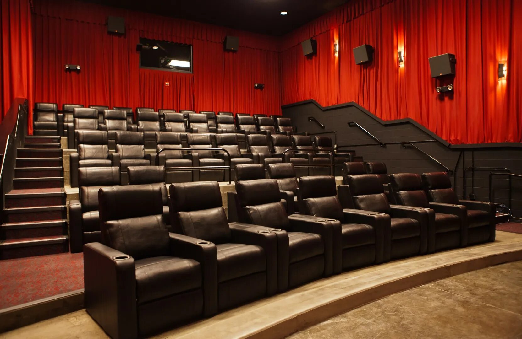 Каро фото залов Yelm Cinemas Experience Olympia