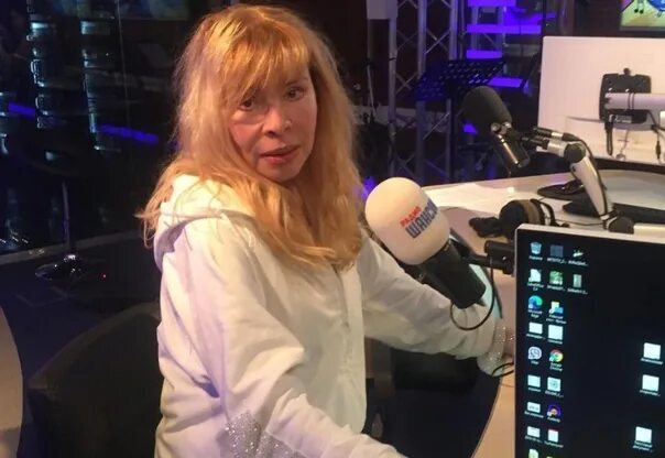 Каролина певица 90 х песни фото Певица Каролина рассказала Малахову, как оказалась в клинике в тяжелом состоянии