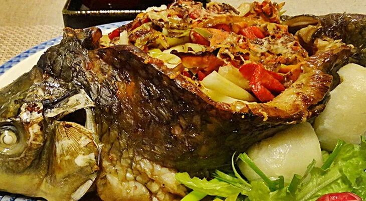 Карп в духовке с овощами фото Запечённый с овощами карп. - пошаговый рецепт с фото (9066 просмотров)