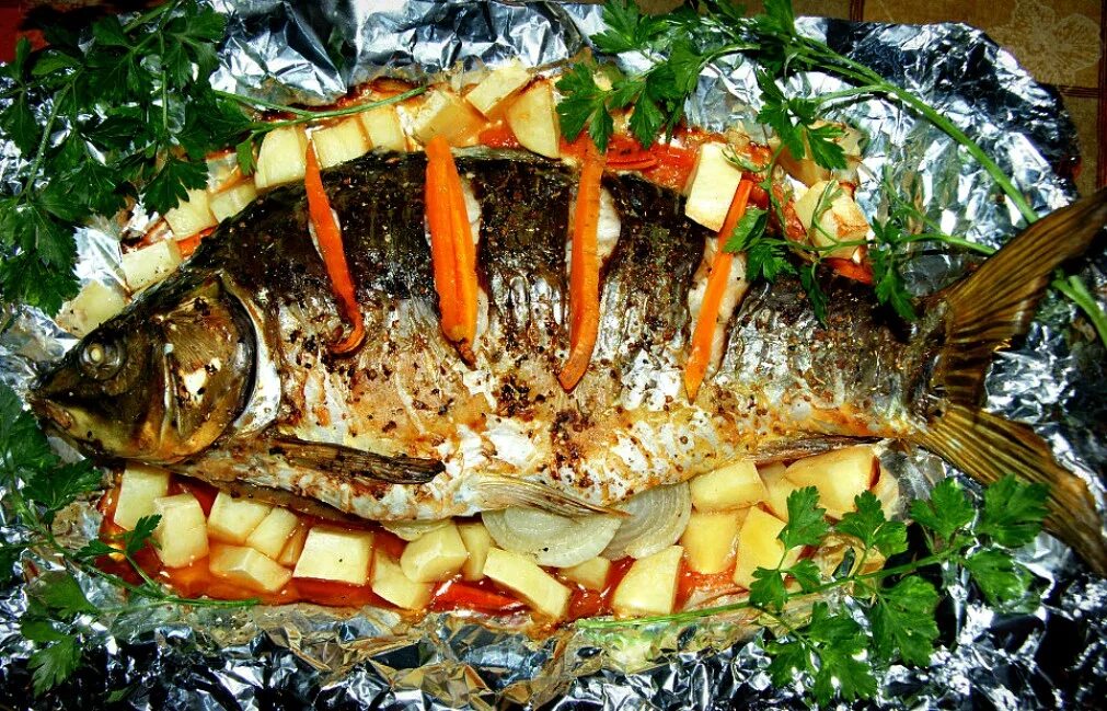 Карп запеченный с овощами фото Пазл "Карп запеченный с овощами " из 160 элементов Собрать онлайн пазл № 193296
