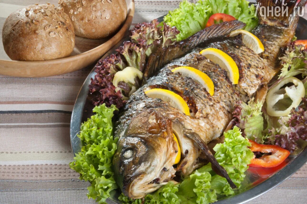 Карп запеченный с овощами фото Рыбный день: 3 оригинальных рецепта блюд из карпа - 7Дней.ру