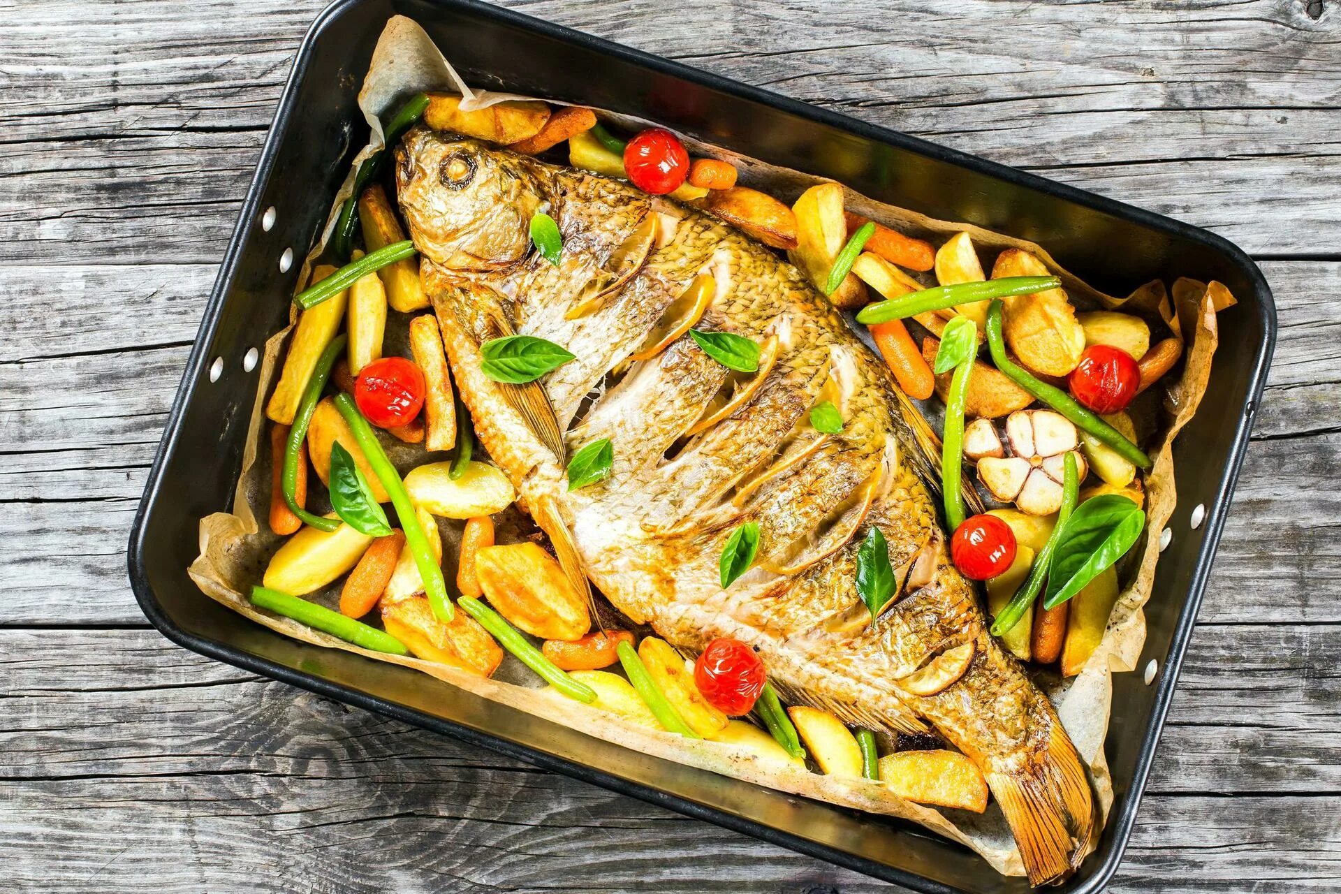 Карп запеченный с овощами фото Как запечь сочную рыбу в духовке