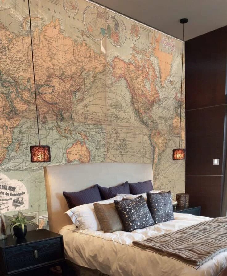 Карта мира в прихожей в интерьере Retro World Map Mural Walls Republic