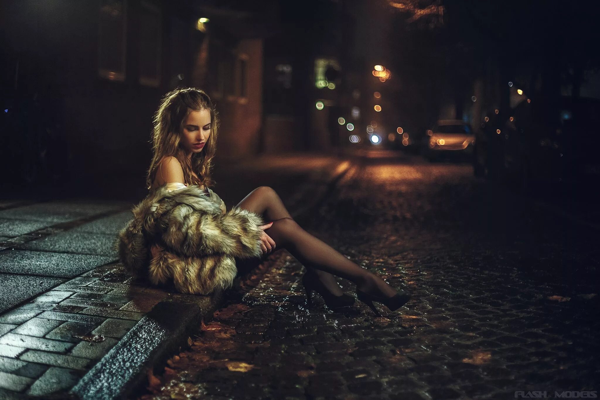 Картинка девушка фото ночь Скачать обои девушка, улица, чулки, шуба, girl, шатенка, ножки, model, раздел де