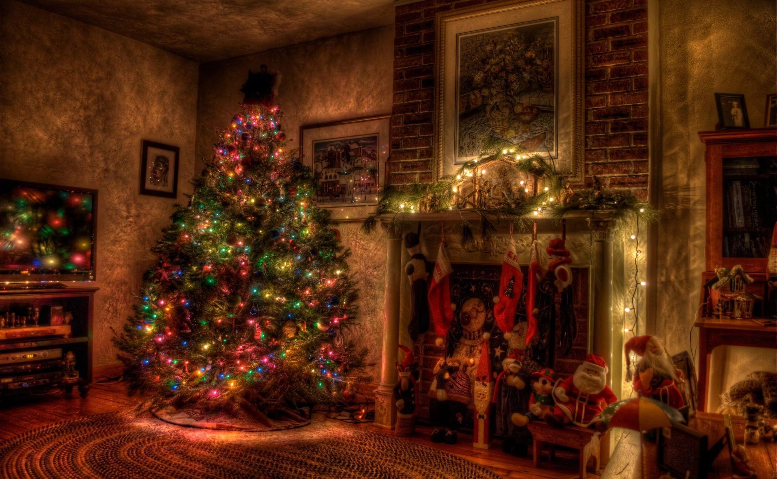 Картинка новый год вечер Wallpaper : tree, Christmas, holiday, garland, fireplace, toys, stockings 2560x1
