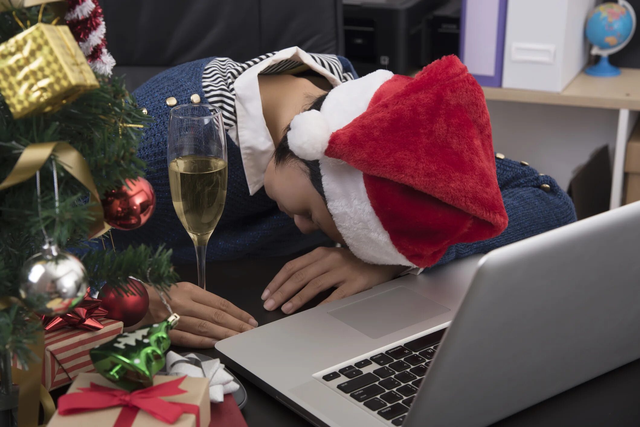 Картинка первый день нового года Nurse Your Holiday Hangover With These 7 Tips EDGE United States