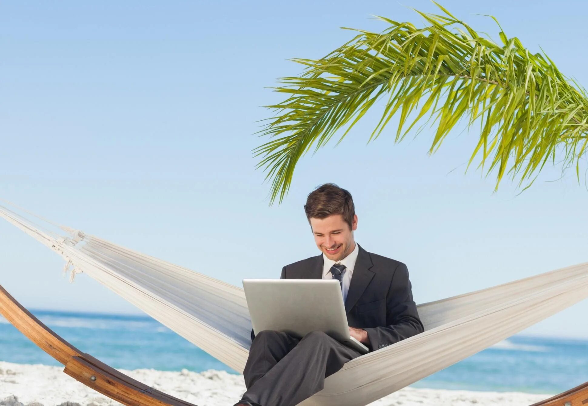Картинка работник в отпуске 7 Get-Ahead Career To-Dos -- Summer Edition