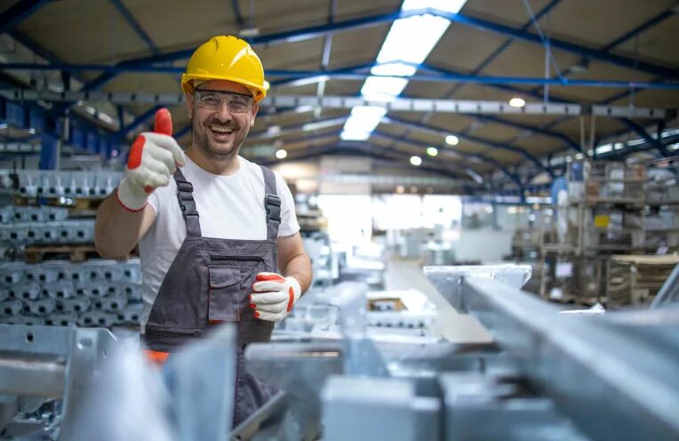Картинка работника завода О компании - Motorwerk-SGU.