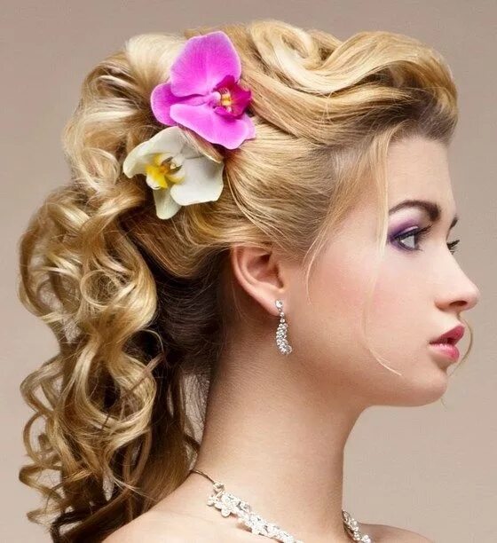 Картинка самая красивая прическа Peinados para Quinceañeras Tendencias a lucir ese gran día Prom hair updo elegan