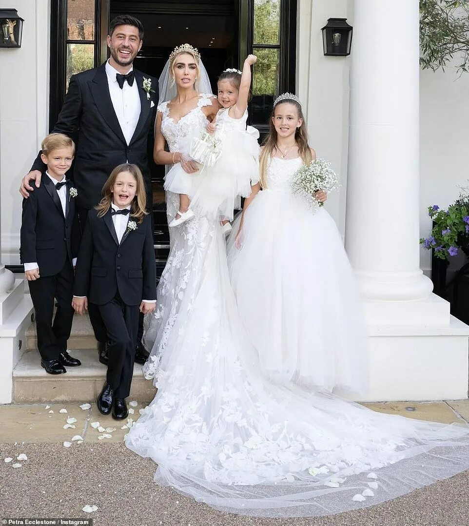 Картинка свадьба дочери Petra Ecclestone stuns in elegant wedding dress with Sam Palmer in first picture