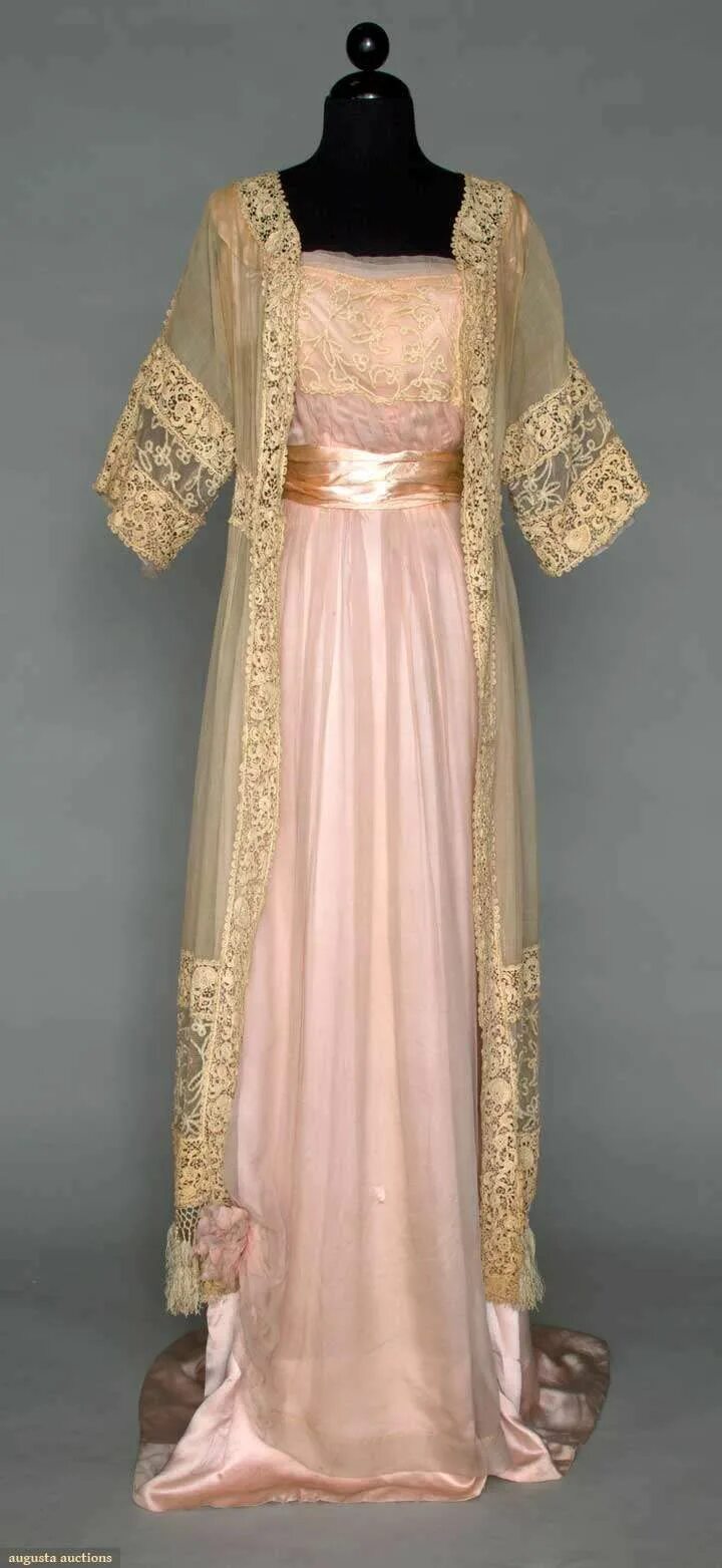 Картинка женский халат в стиле 19 века Silk and Lace Gown - c. 1912 - Chiffon with Milanese tape lace bodice band, Co..