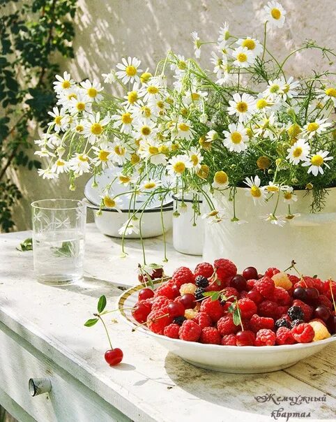 Картинки доброе утро летний день Summer smells like cherry juice And strawberries in the sunset. He breathes ligh