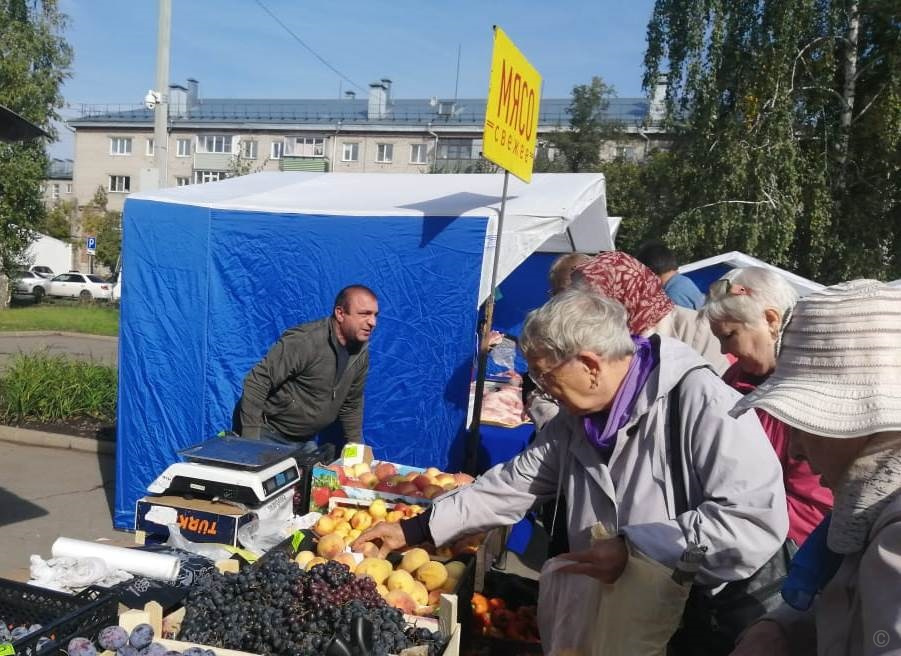 Картинки фото продовольственных ярмарок барнаул осень На площади имени Германа Титова проходит первая осенняя продовольственная ярмарк