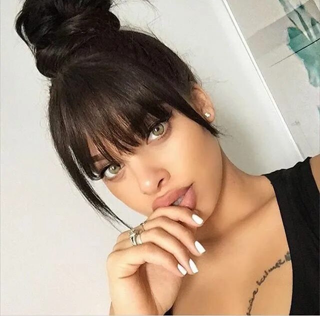 Картинки фото с челками ＥＭＭＡＣＥＳＫＩ ♡ Medium hair styles, Long hair styles, Aesthetic hair