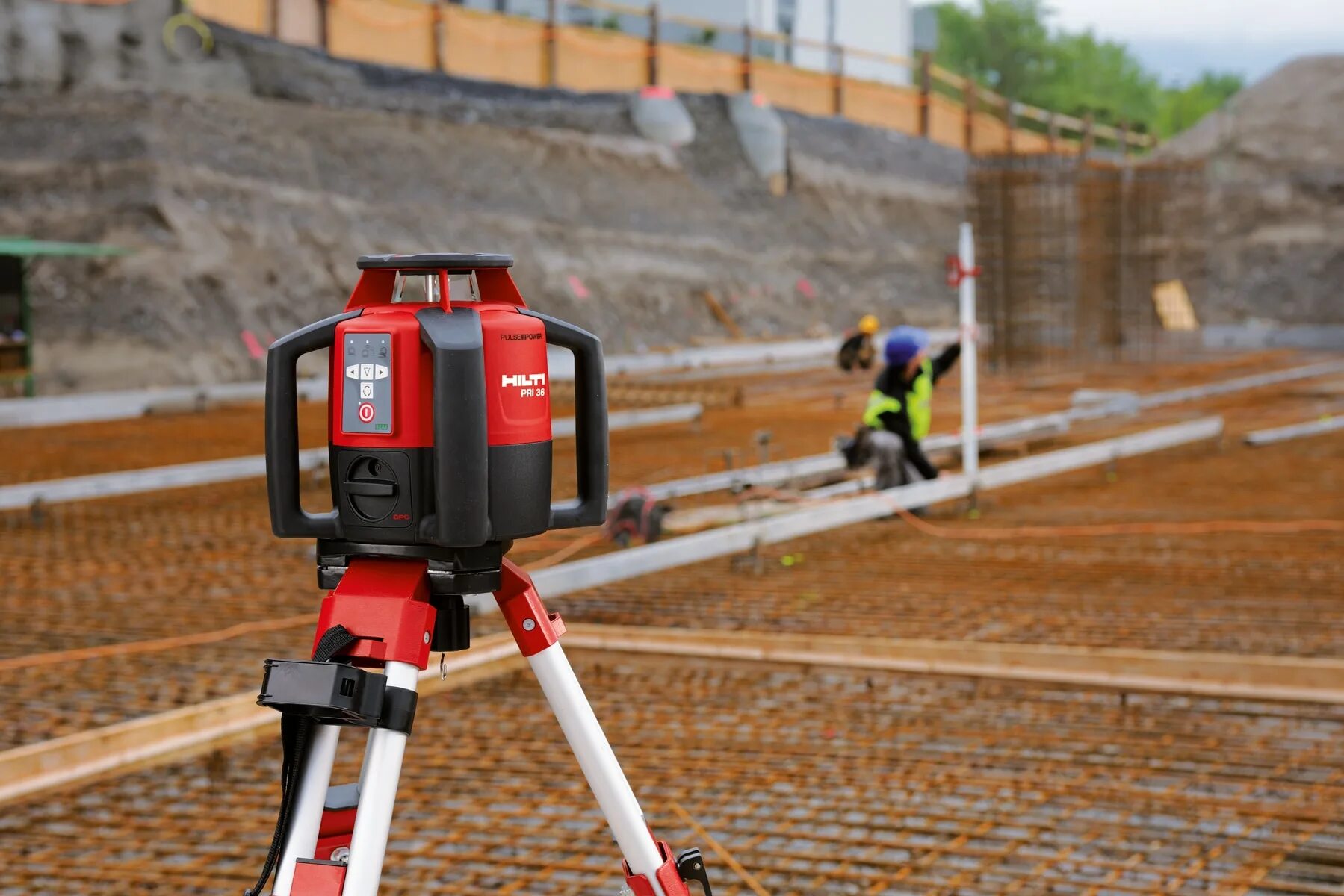 Картинки или фото лазерных измерений высоты зданий Calibration Services - Hilti USA