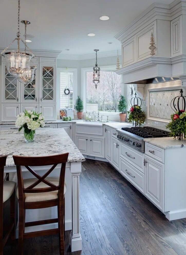 Картинки интерьера кухни Well-dressed Traditional Kitchen - Классический - Кухня - Чикаго - от эксперта D