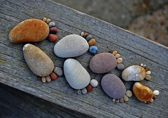 Картинки из камней для 1 класса фото What Are Stone Paw Installations?