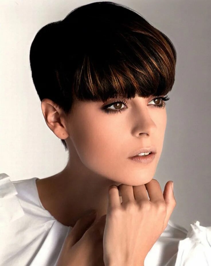 Картинки коротких женских стрижек с челкой modnye-strizhki-6 Cortes de pelo, Pelo corto con flequillo, Cortes de cabello co