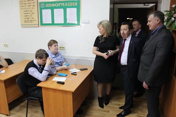 Кинешемский технологический колледж директор фото Зампред правительства региона Ирина Эрмиш ознакомилась с работой Кинешемского те