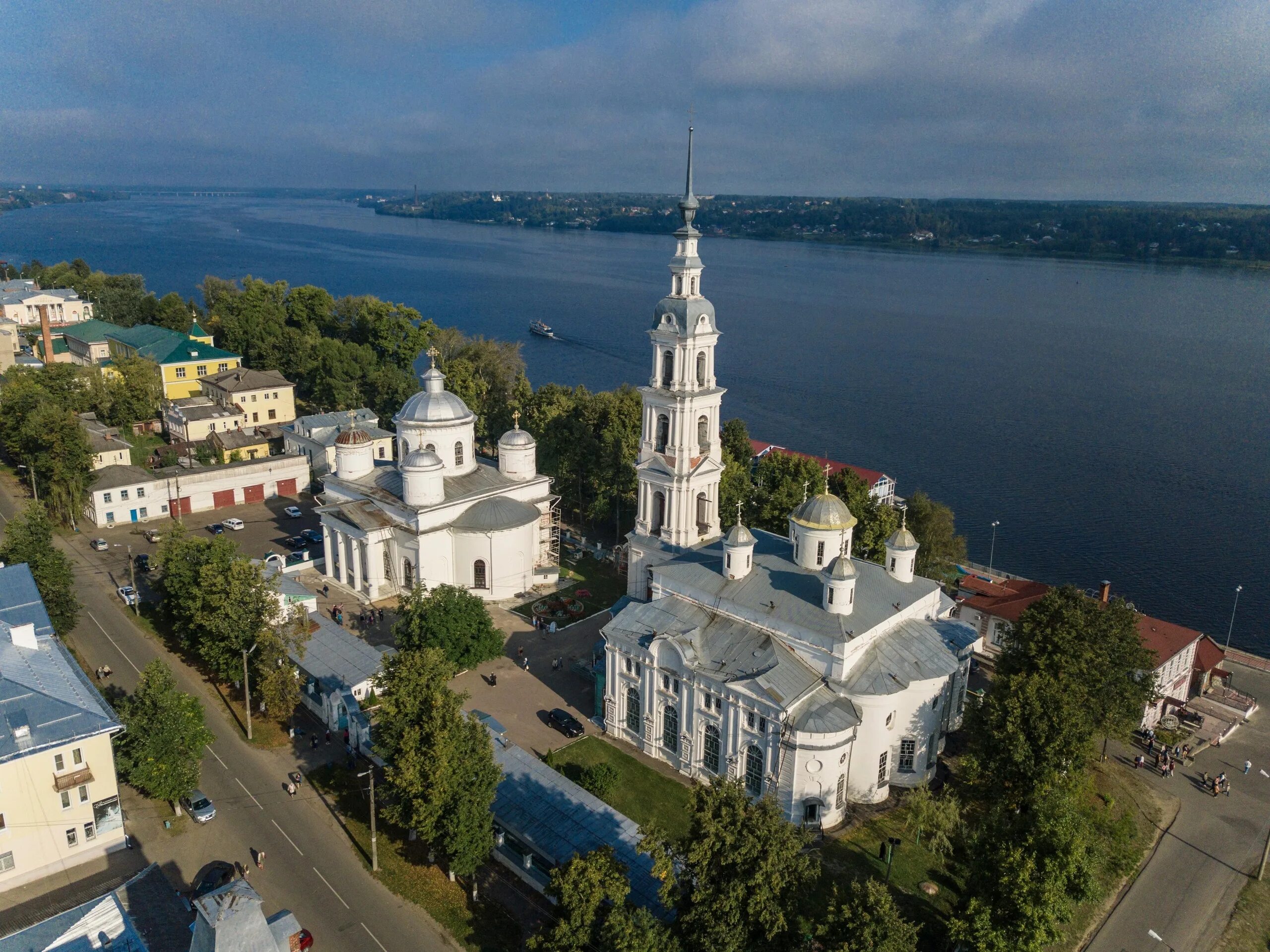 Кинешма достопримечательности фото В Кинешме отреставрируют колокольню Успенского и Троицкого соборов