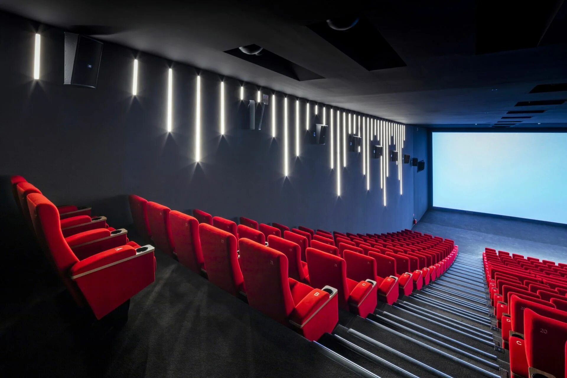 Кинотеатр большой зал фото Manuelle Gautrand Architecture Cinema Alesia Paris Floornature Architecture, Sal