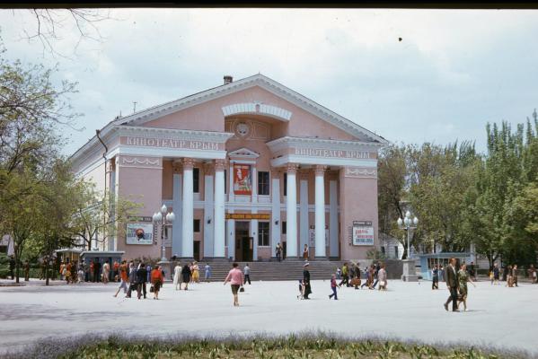 Кинотеатр крым феодосия фото Кинотеатр Крым (Феодосия) на KINO.RU