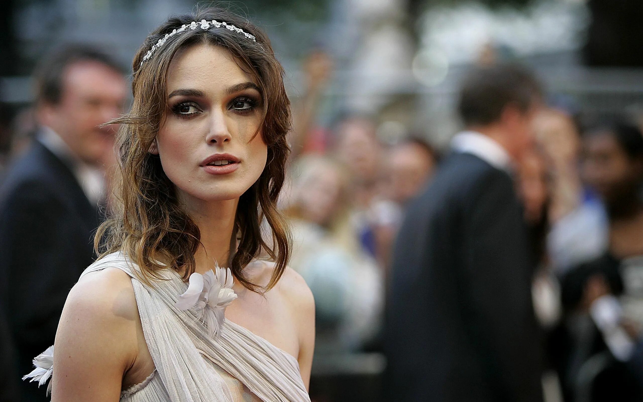 Кир найтли фото Keira Knightley Long Hairstyles Wallpaper Photo and Images - http://bit.ly/2wXZd