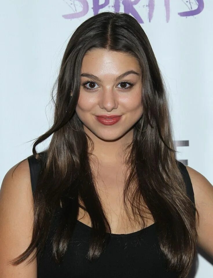 Кира косарин фото Kira Kosarin - "School Spirits" Premiere in Los Angeles October 6, 2017 Actrices