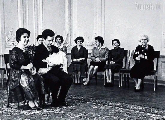 Кира крейлис петрова муж фото в молодости Гениальная актриса Кира Крейлис-Петрова: Не родись красивой, а родись веселой. С