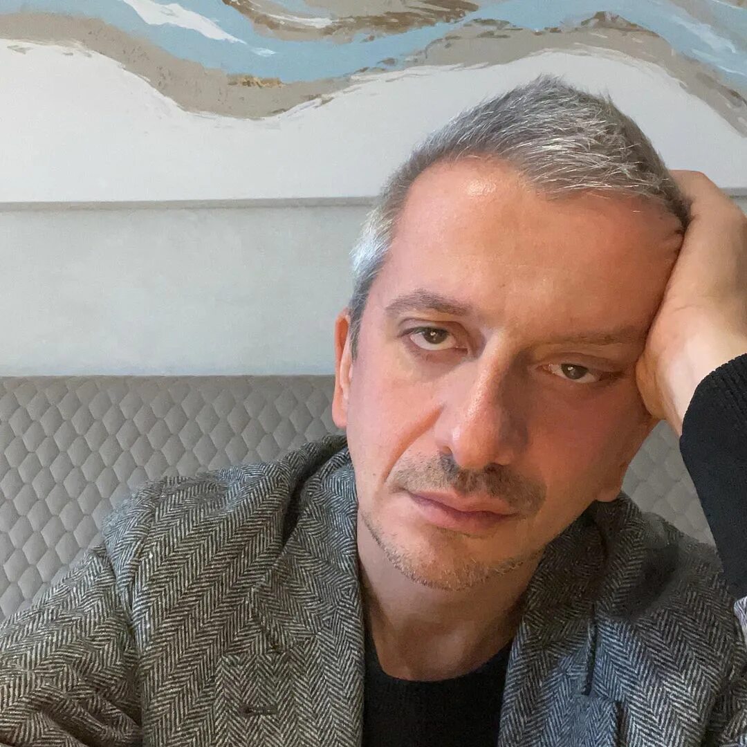 Костя богомолов фото Константин Богомолов заступился за Ксению Собчак и похвалил её интервью с престу