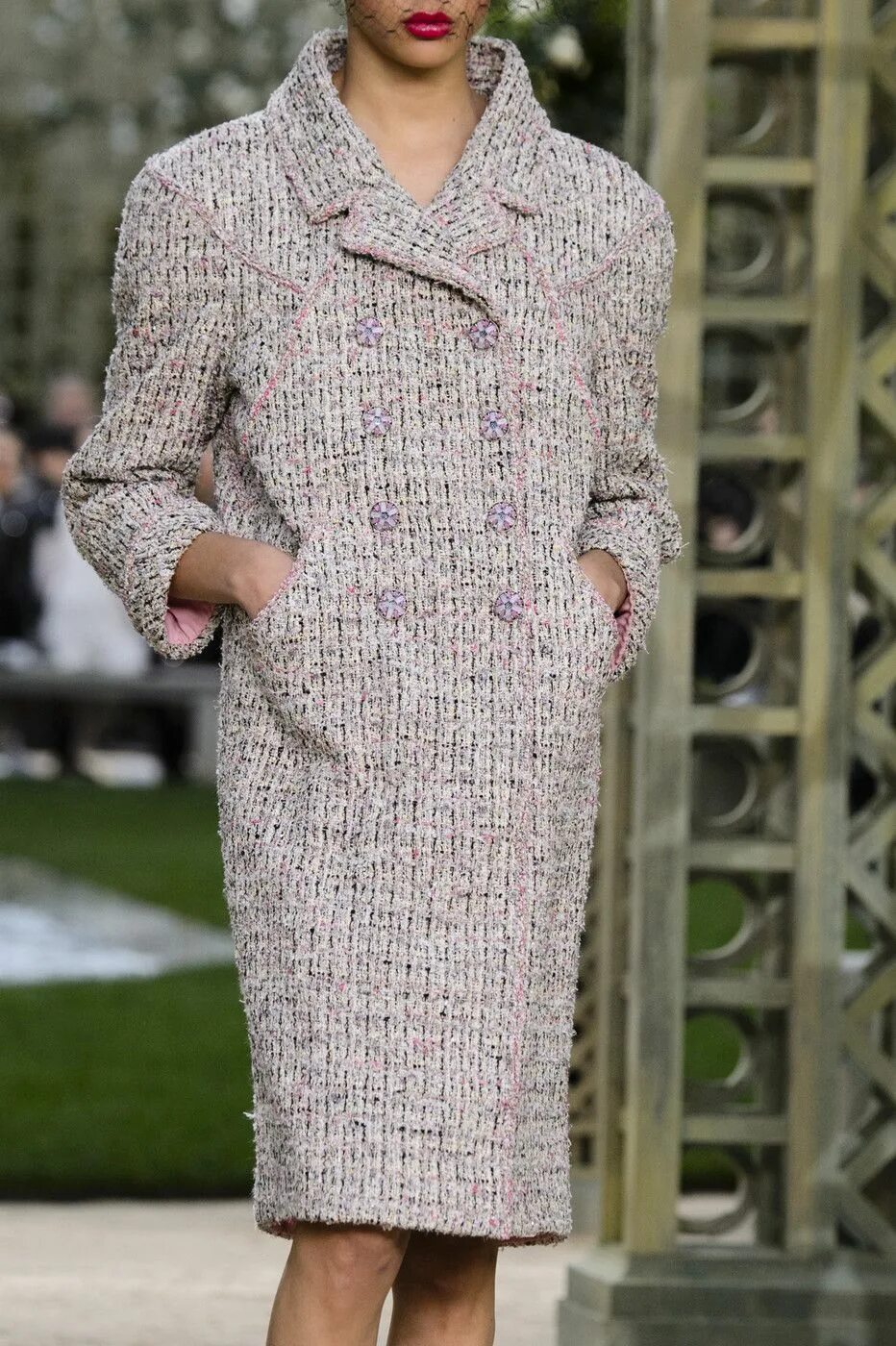 Костюм из твида женский в стиле Chanel at Couture Spring 2018 Одежда, Мода, Одежда для женщин