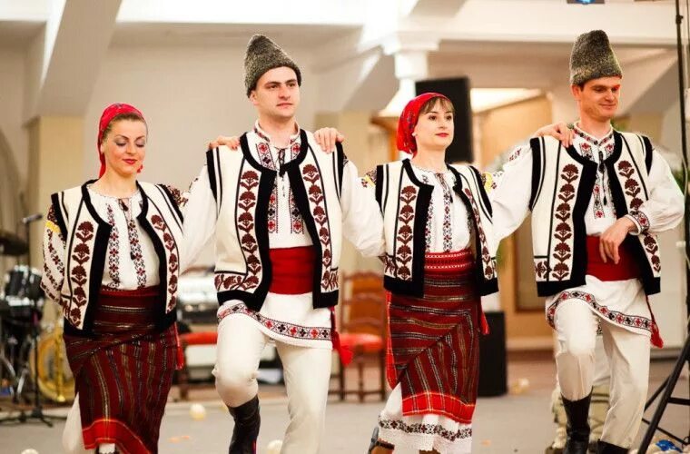 Костюм молдаване национальный фото Молдавский народный костюм от Днестра до Карпат (ВИДЕО) European costumes, Folk 