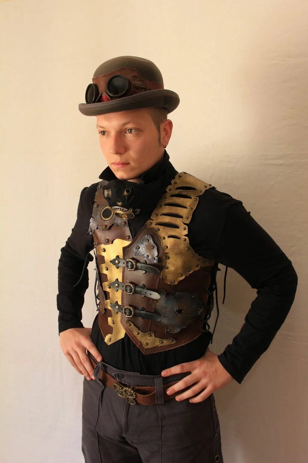 Костюм мужской в стиле стимпанк аренда Steampunk vest metal and leather Steampunk mens fashion, Steampunk fashion, Stea
