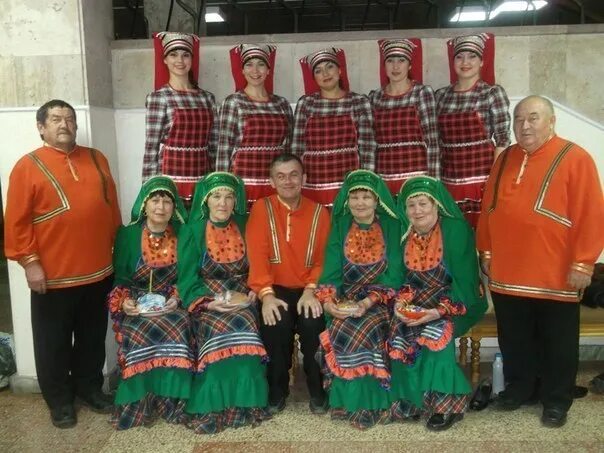 Костюм нагайбаков национальный фото Нагайбакский фольклорный ансамбль "Сарашлы". Фотография из альбома Нагайбакское 