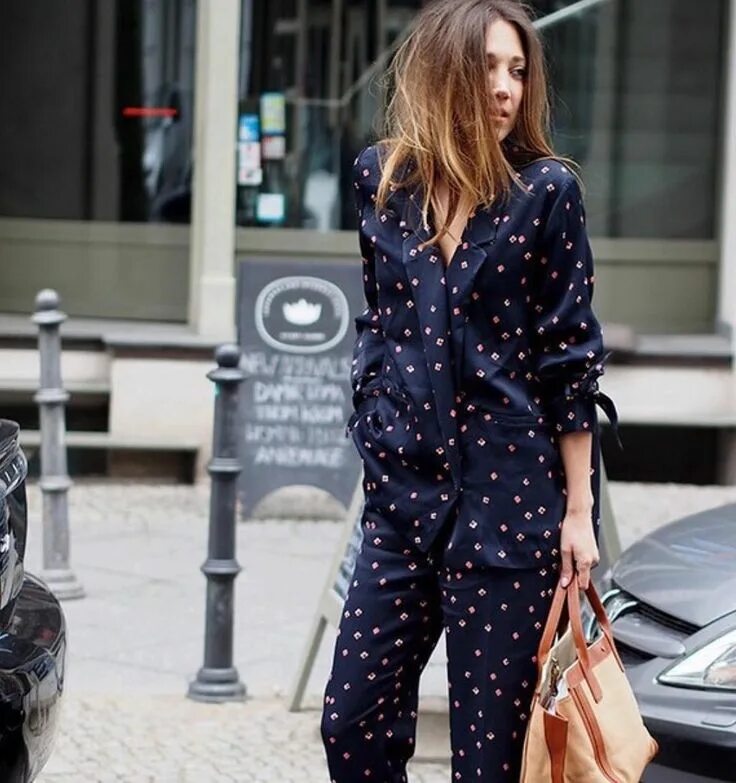 Костюм пижамного стиля женский Stay chic holidays are coming #PyjamaStreetStyle #LunaAtelier #PyjamaChic Pyjama