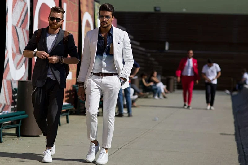 Костюм с кроссовками мужская мода How to Wear Men’s Formal Clothes With Sneakers Mens fashion essentials, Smart ca