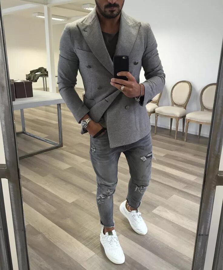 Костюм с кроссовками мужская мода @vincenzoragnacci on Instagram: "Greymood." Mens outfits, White jeans men, Casua