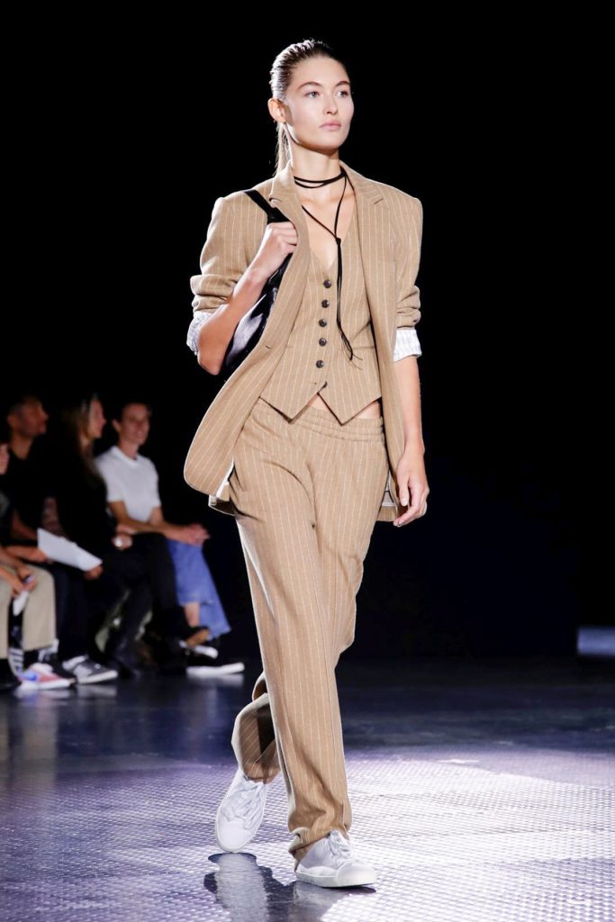 Костюм тройка женский 2024 тренд Pin by Strawberries 'n' Champagne on Мо да Woman suit fashion, Classy work outfi