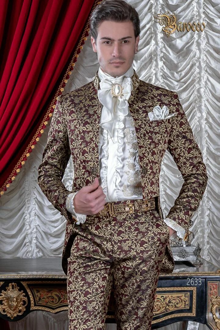 Костюм в стиле барокко мужской High fashion baroque tailcoat in burgundy gold brocade, Korean collar Man dress 