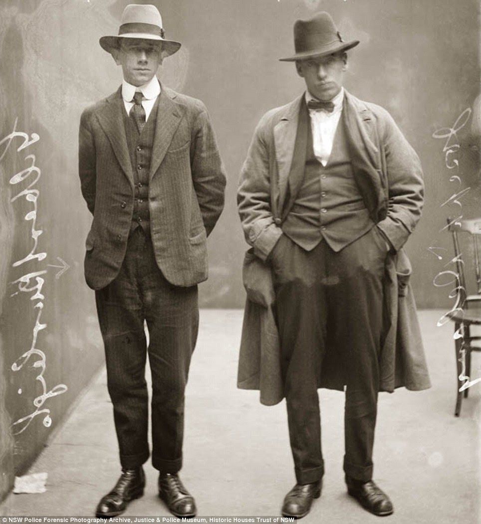 Костюмы 20 века фото Pin on 1920's