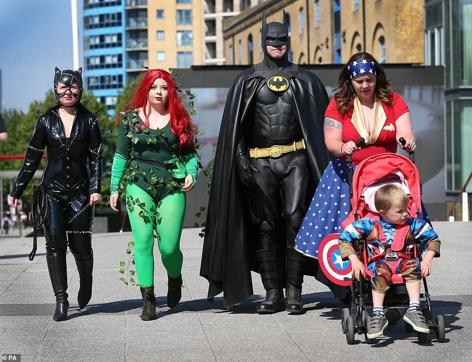 Костюмы героев фото Marvel at these costumes! Thousands of cosplay fans descend on London for Comic 